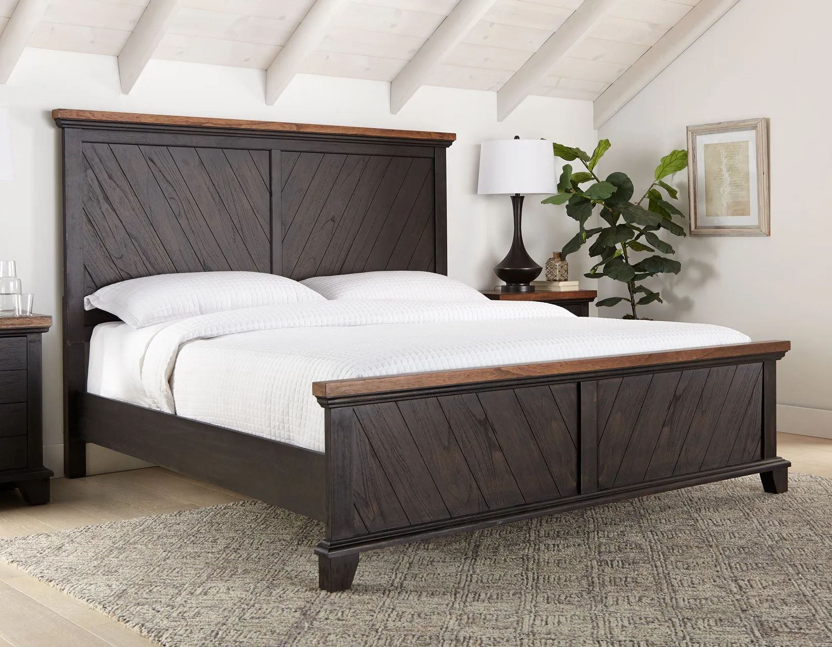 Bear Creek Queen Bed, Brown