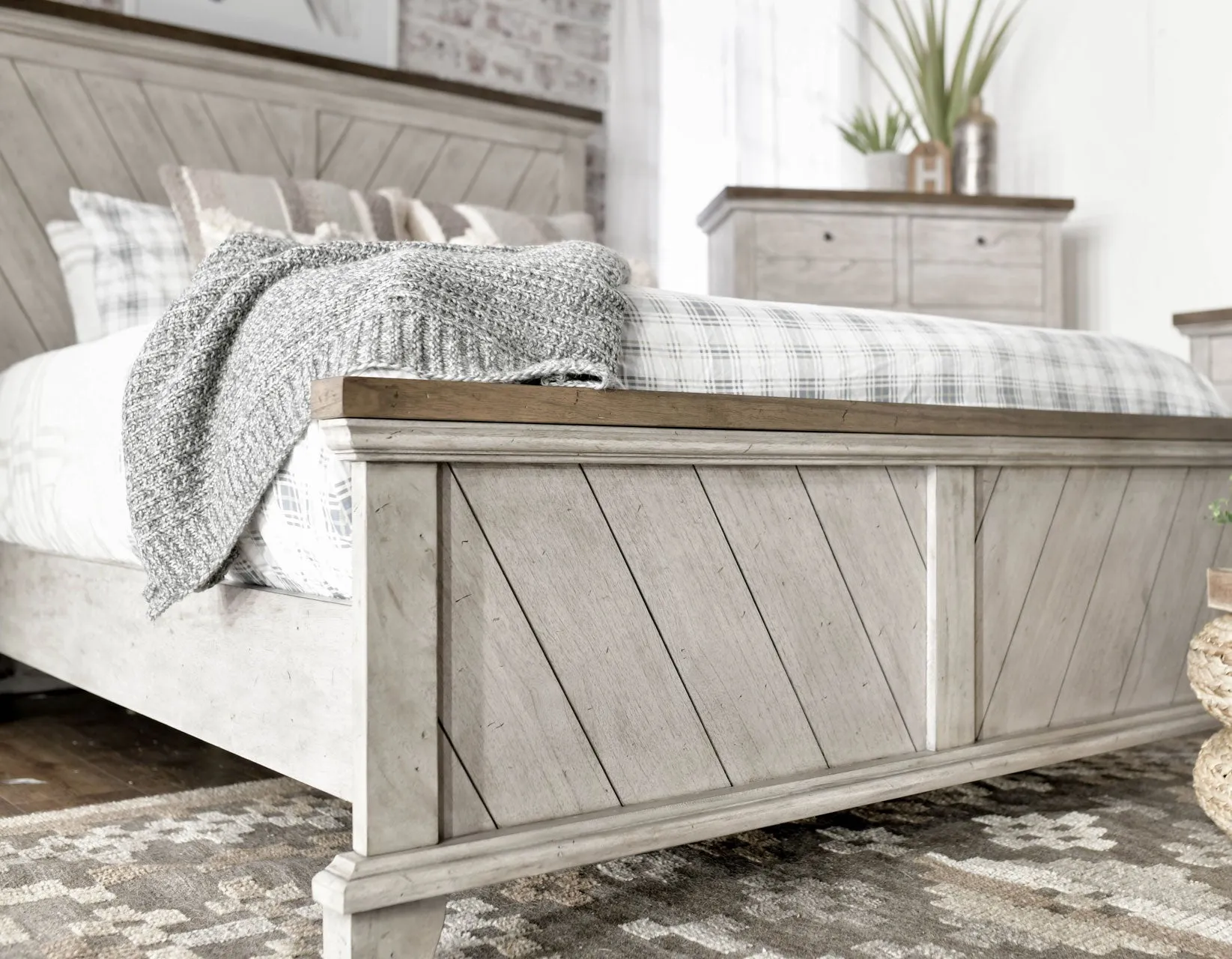 Bear Creek Queen Bed