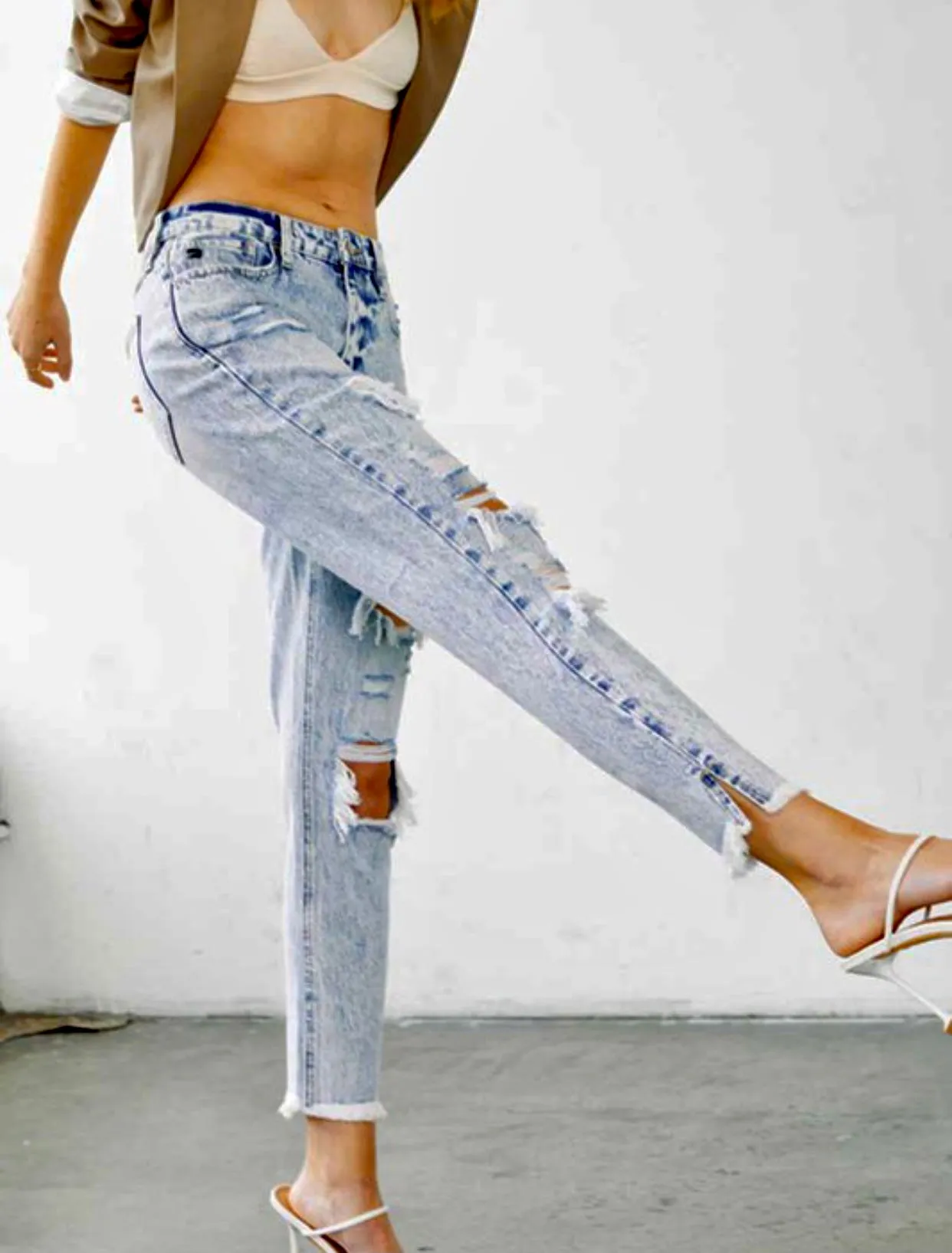 Light Wash High Rise Mom Jeans