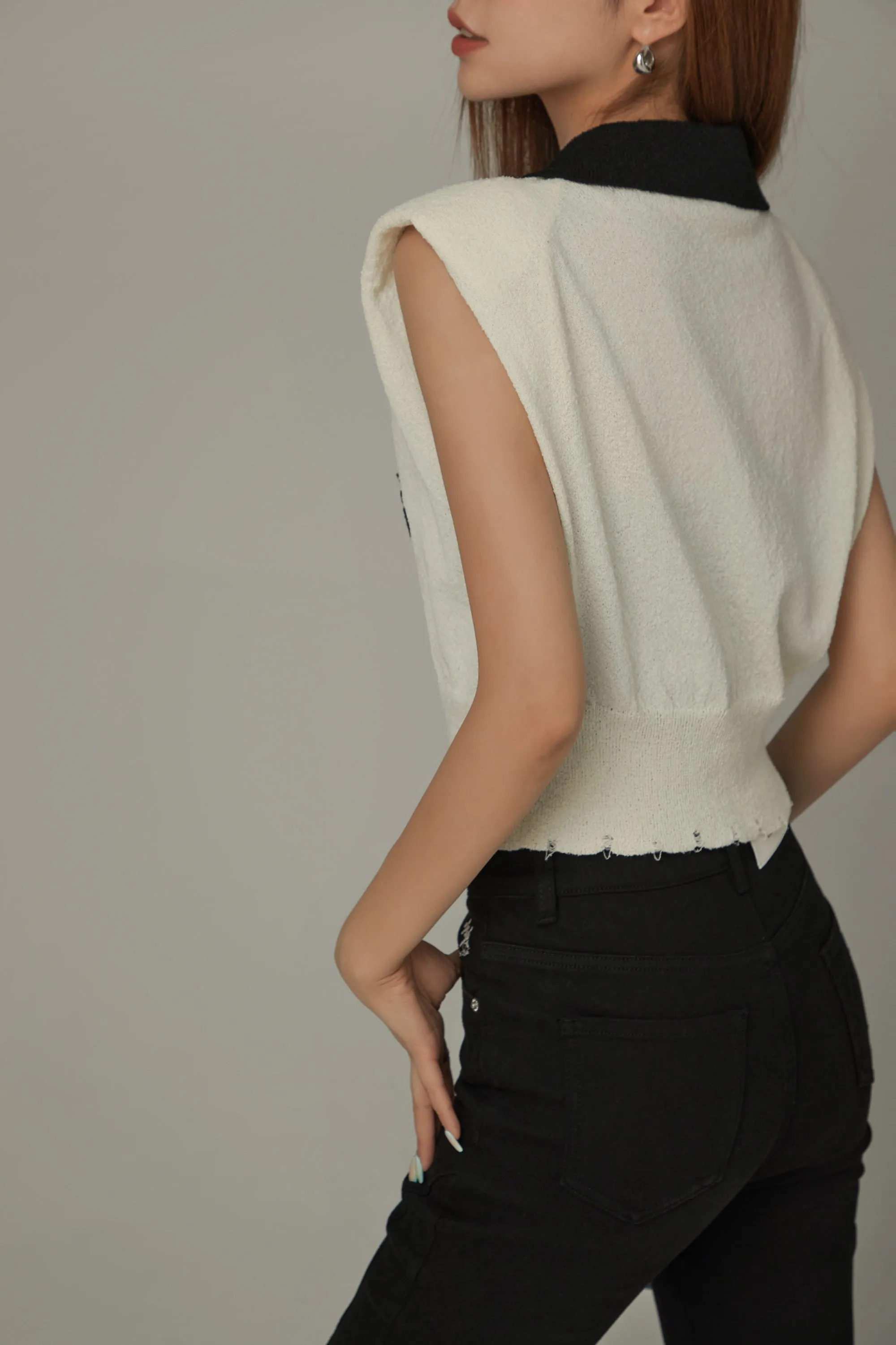 Logo Open Collar Cropped Knit Top