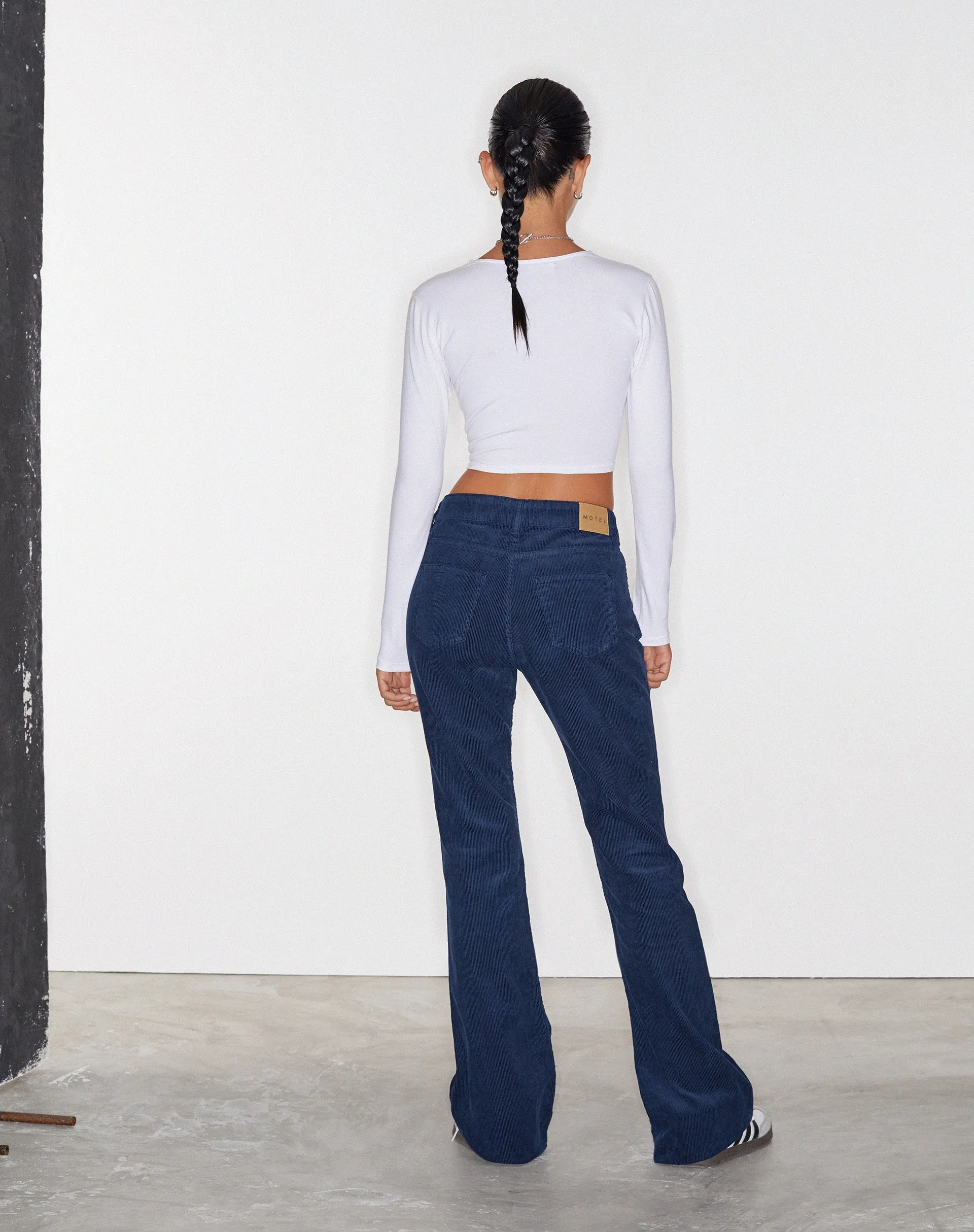 Low Rise Bootleg Jeans in Cord Navy