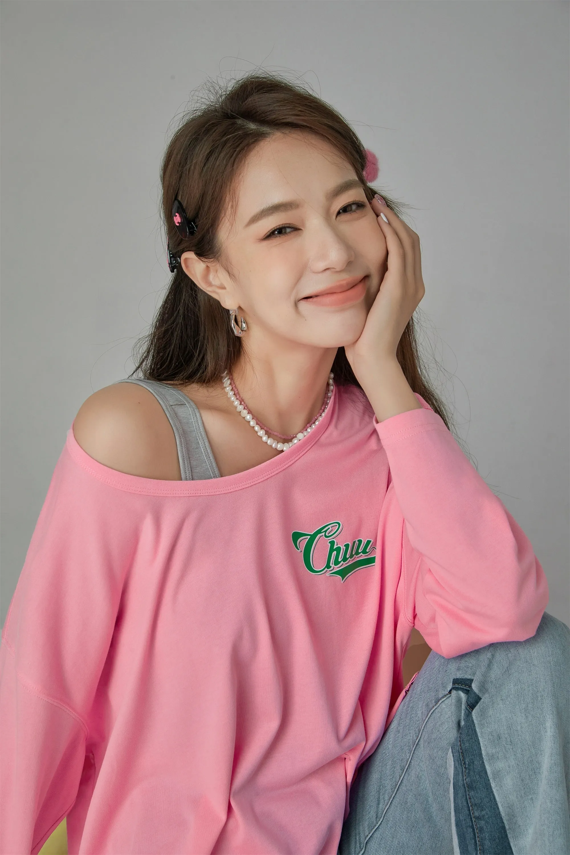 Side Slit Chuu Logo Loosefit Skater Top