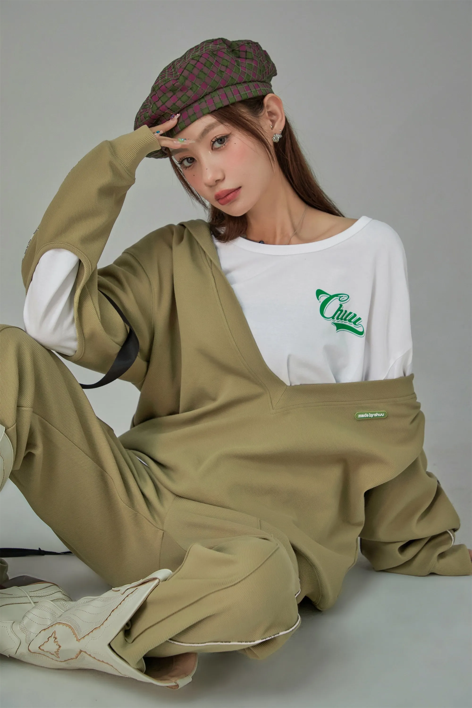 Side Slit Chuu Logo Loosefit Skater Top