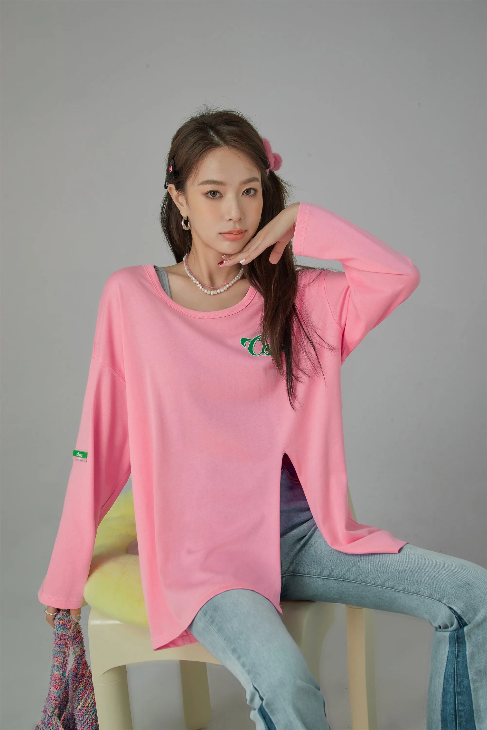 Side Slit Chuu Logo Loosefit Skater Top