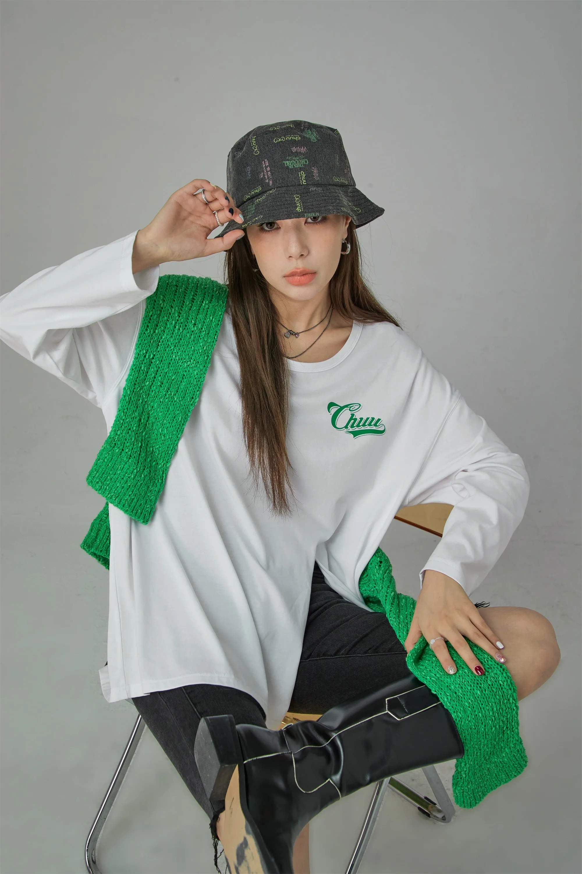 Side Slit Chuu Logo Loosefit Skater Top