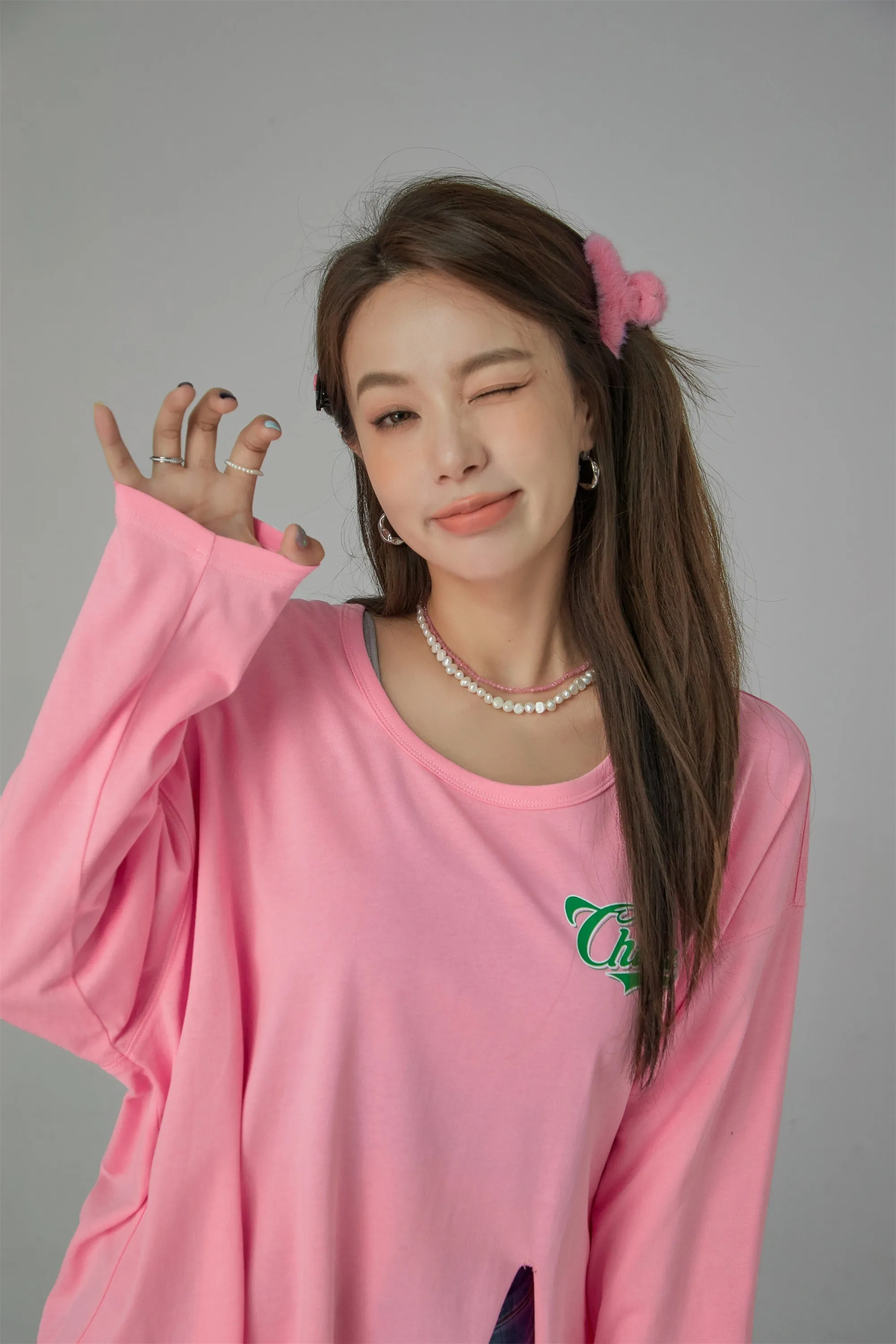 Side Slit Chuu Logo Loosefit Skater Top