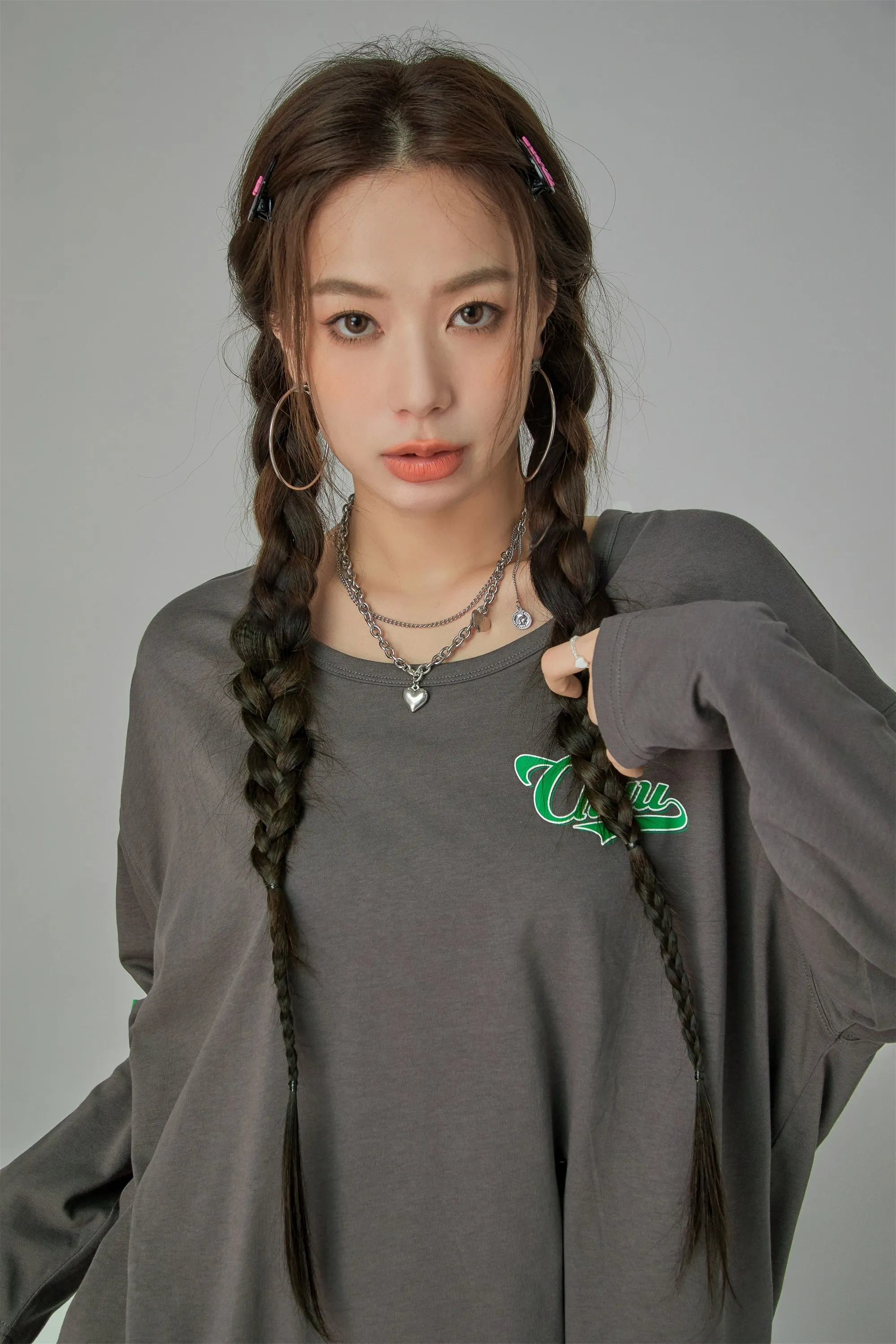 Side Slit Chuu Logo Loosefit Skater Top