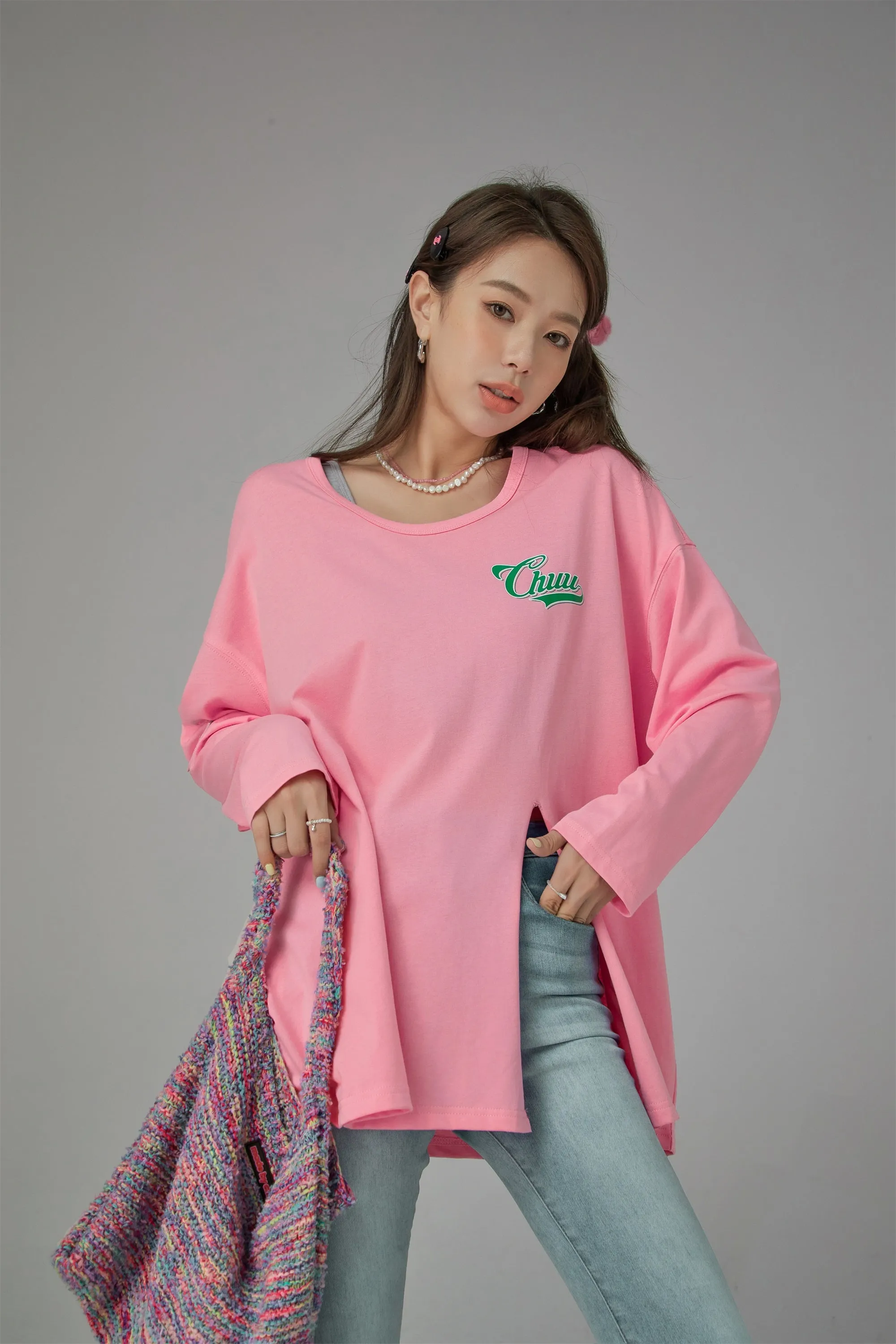 Side Slit Chuu Logo Loosefit Skater Top