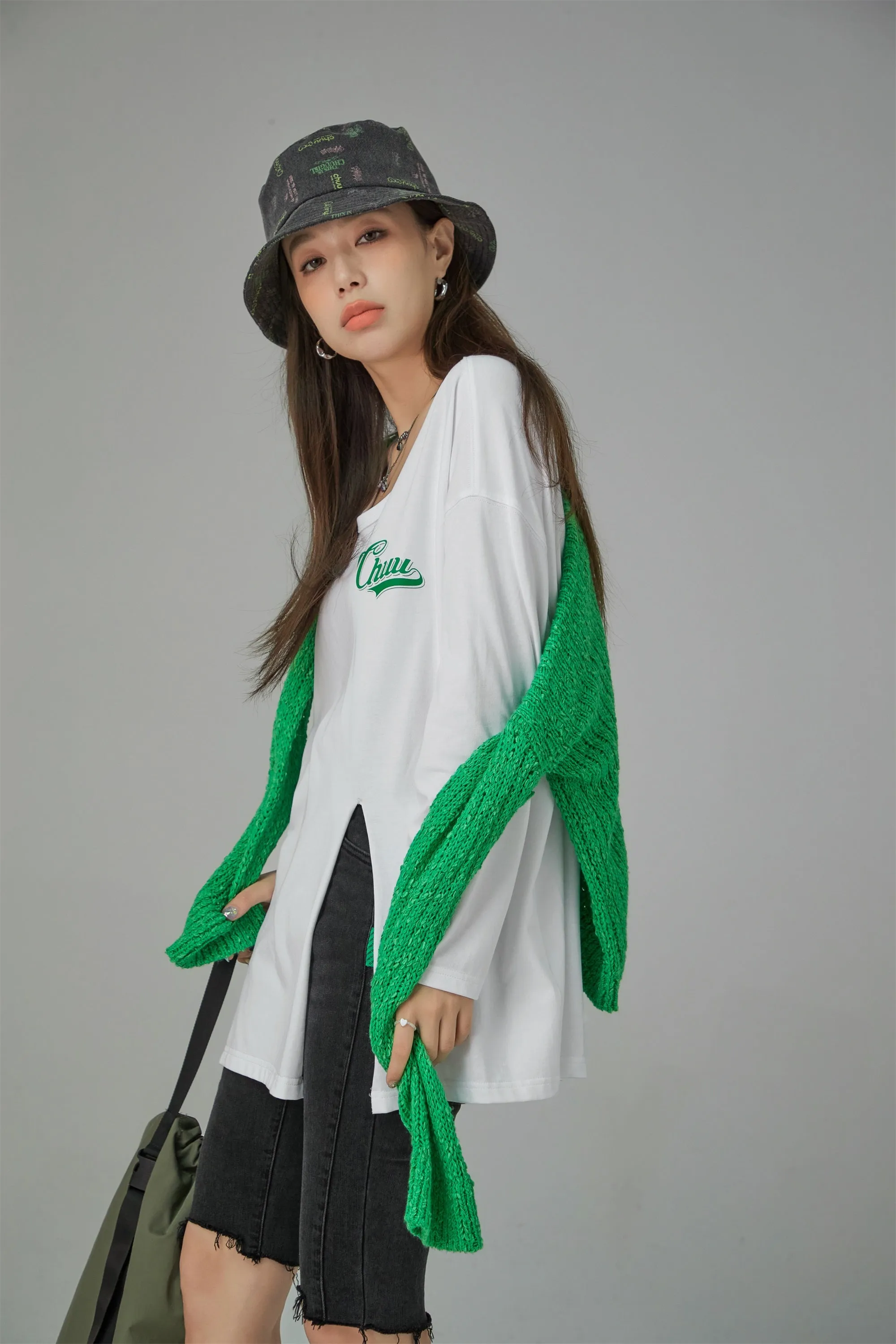 Side Slit Chuu Logo Loosefit Skater Top