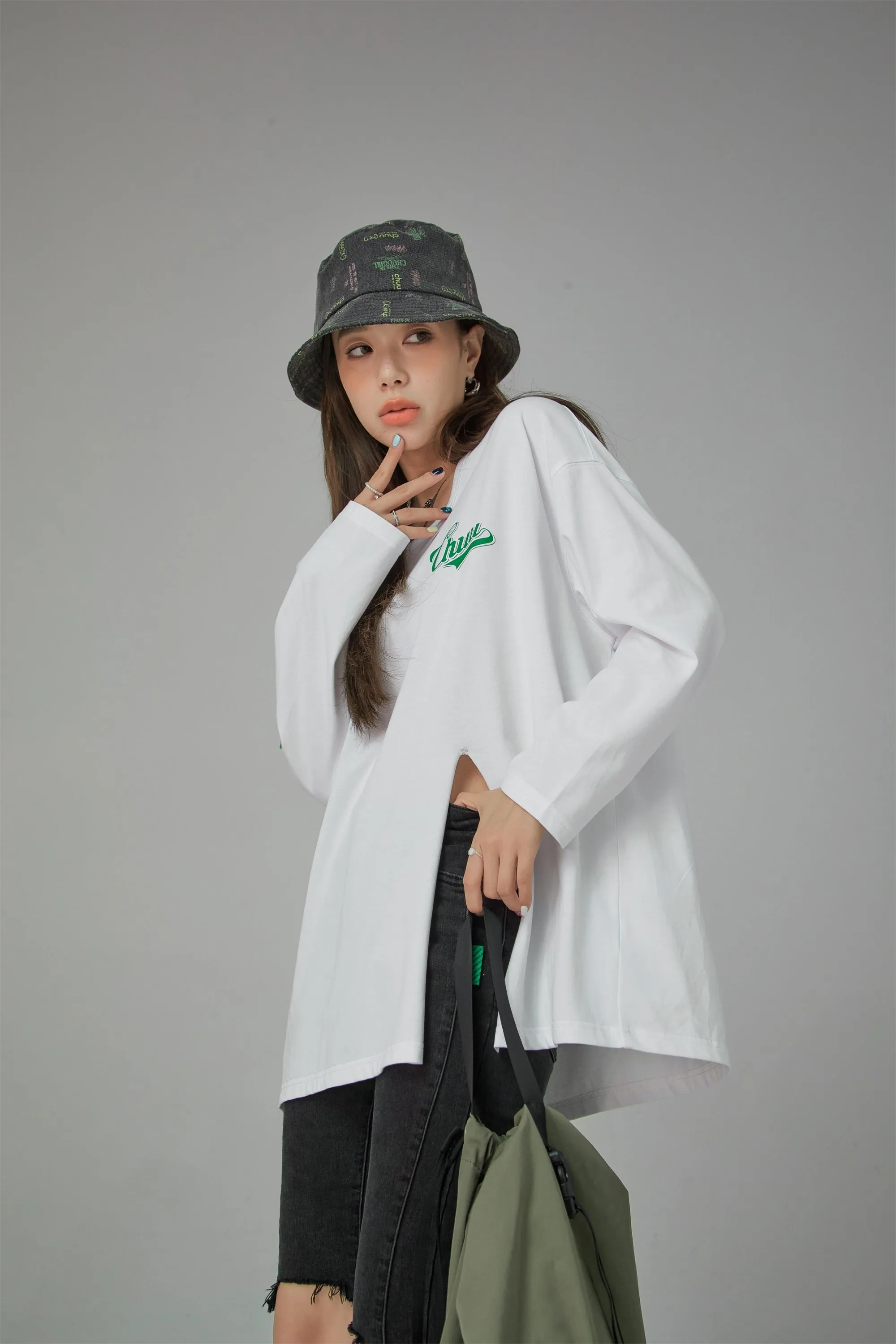 Side Slit Chuu Logo Loosefit Skater Top