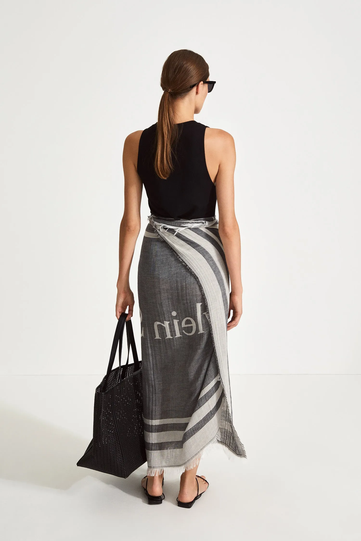 YORK SARONG - BLACK & CREAM