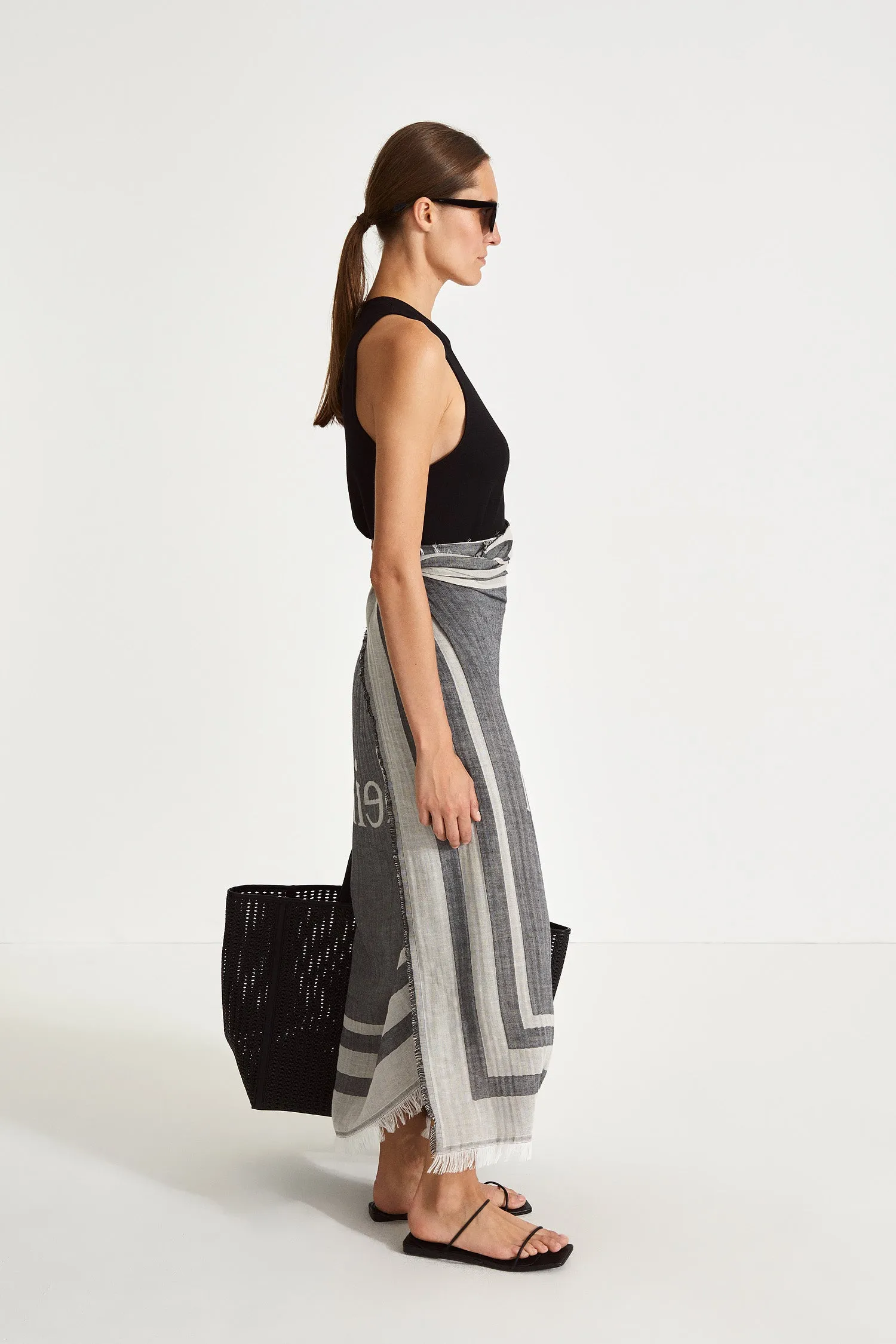 YORK SARONG - BLACK & CREAM